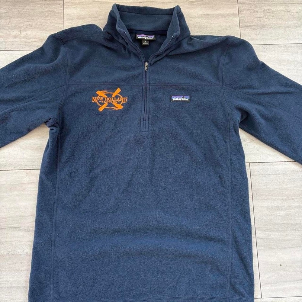 Patagonia navy blue quarter zip fleece in size M #outdoor #hiking
